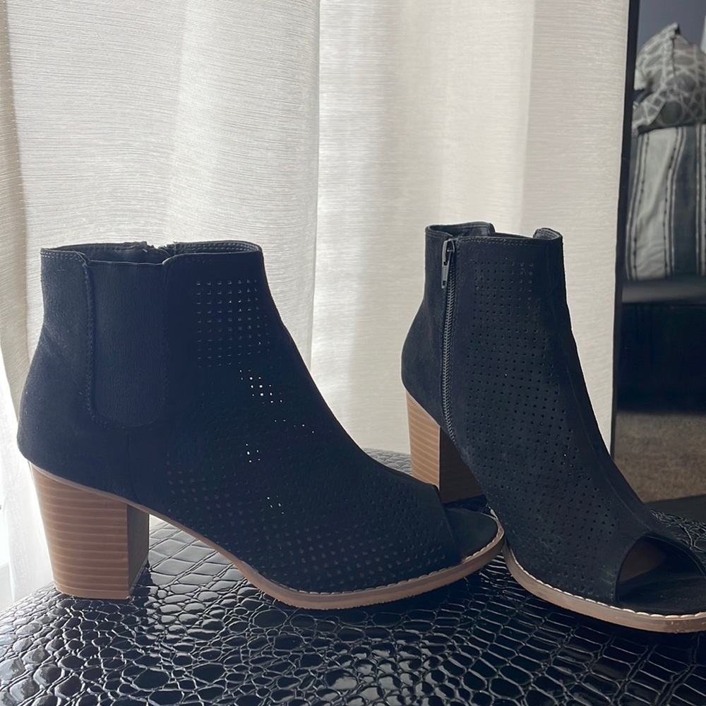 Sonoma Black heels size 8.5